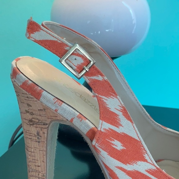 EUC Size 7 Orange animal print tiger platforms.  Shoedazzle. Cork - Picture 10 of 10